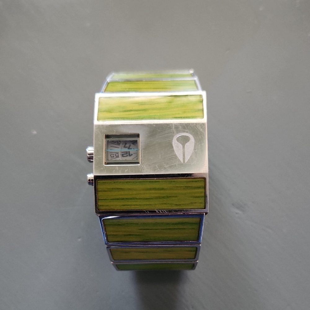 Stylish Green Wearable Nixon Rotolog Watch